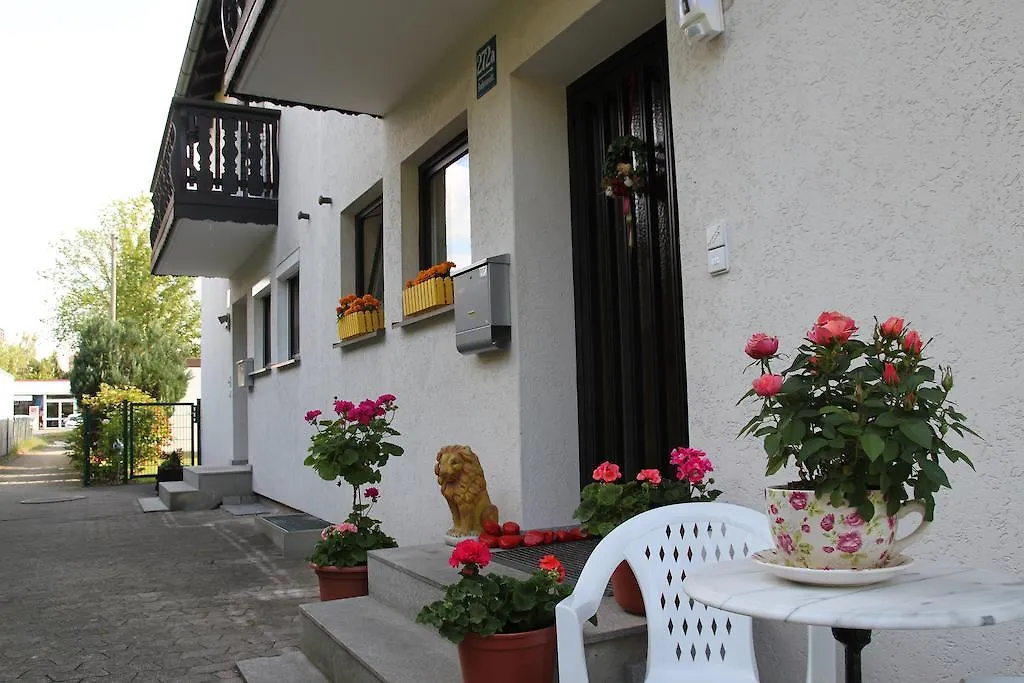 Apartment Ferienwohnung Rosentee Munich