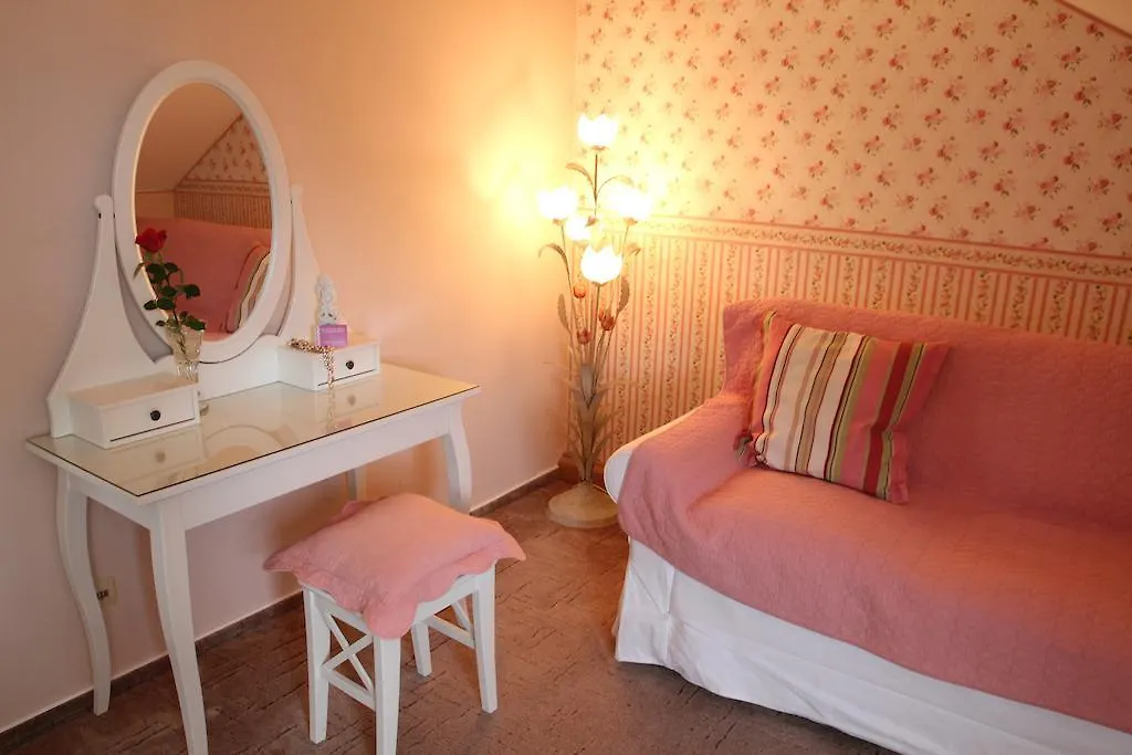 Ferienwohnung Rosentee Munich