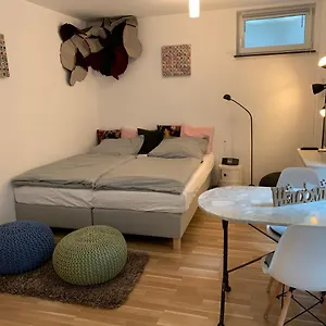 Helle Souterrainwohnung Mit Komfort München