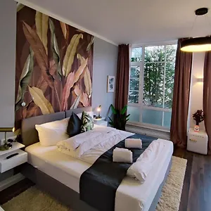 Homely 7 - Elegant Self-check-in For Urban Travelers München
